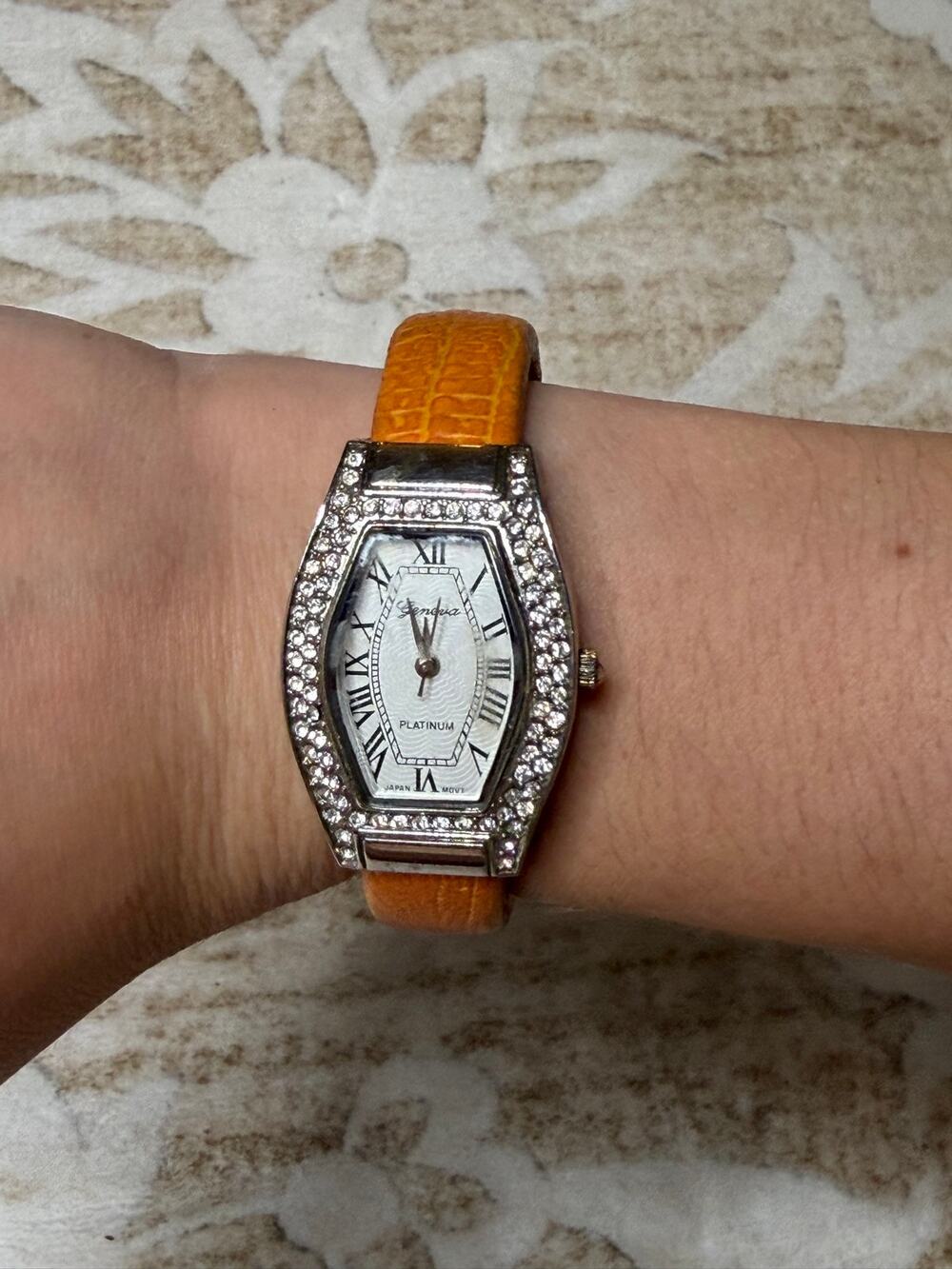 Vintage Geneva Platinum Analog Wristwach